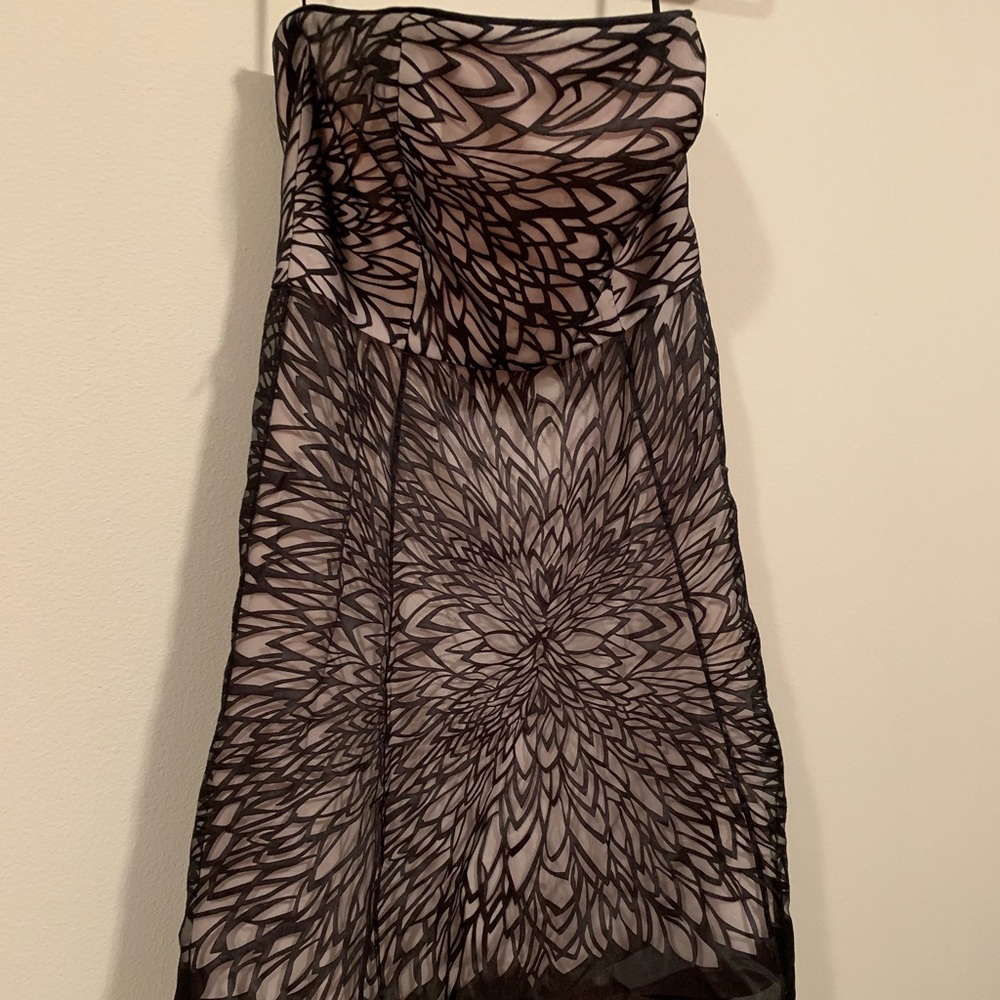 💎 White House Black Market Strapless Dress